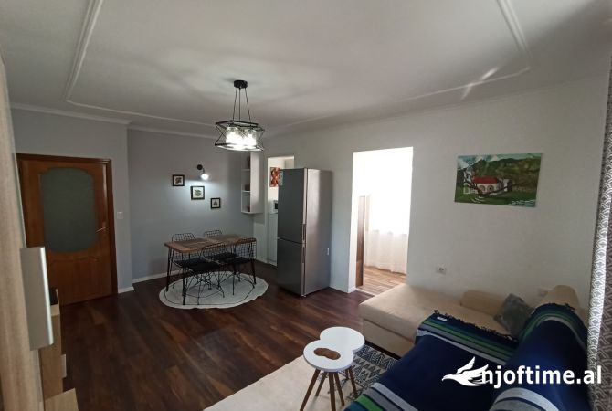 Shtepi me qera Apartament ne Tirane, 2+1, Mobilimi E mobiluar, Pagesa 500  Euro.