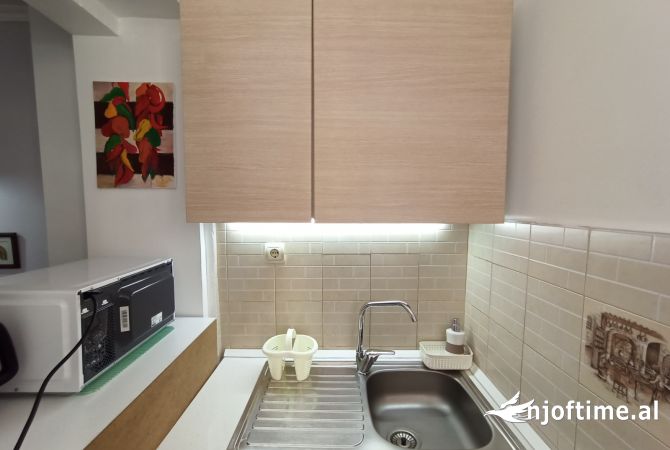 Shtepi me qera Apartament ne Tirane, 2+1, Mobilimi E mobiluar, Pagesa 500  Euro.