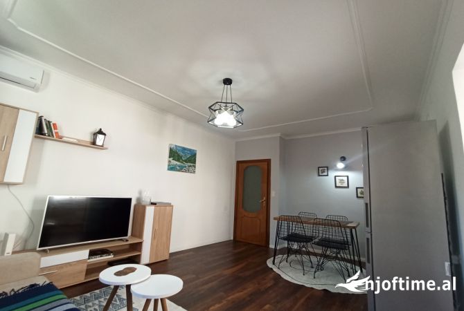 Shtepi me qera Apartament ne Tirane, 2+1, Mobilimi E mobiluar, Pagesa 500  Euro.