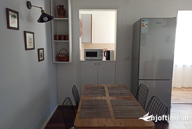 Shtepi me qera Apartament ne Tirane, 2+1, Mobilimi E mobiluar, Pagesa 500  Euro.