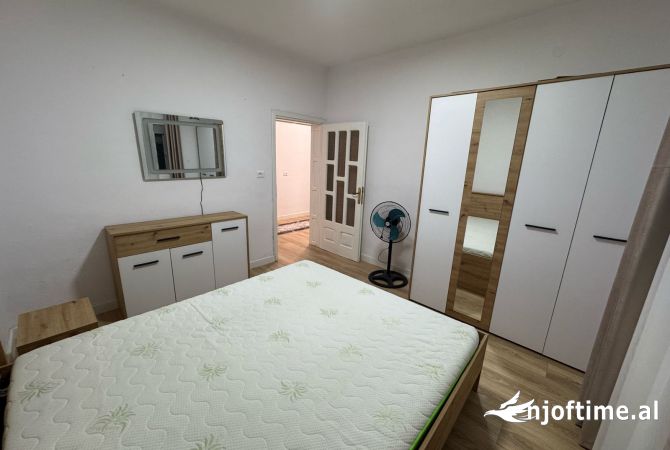 Shtepi me qera Apartament ne Tirane, 1+1, Mobilimi E mobiluar, Pagesa 350  Euro.