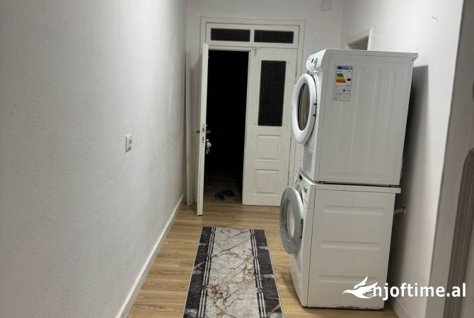 Shtepi me qera Apartament ne Tirane, 1+1, Mobilimi E mobiluar, Pagesa 350  Euro.