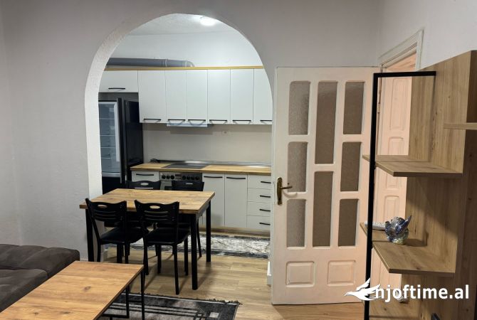 Shtepi me qera Apartament ne Tirane, 1+1, Mobilimi E mobiluar, Pagesa 350  Euro.