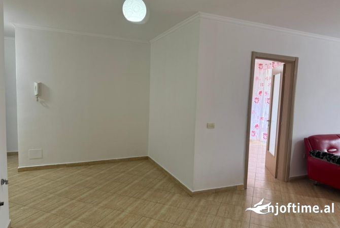 Shtepi ne shitje Apartament ne Tirane, 1+1, Mobilimi E mobiluar, Pagesa 89,000  Euro.