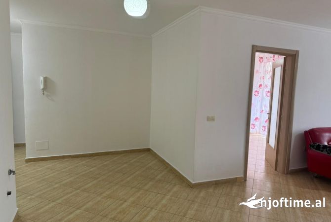 Shtepi ne shitje Apartament ne Tirane, 1+1, Mobilimi E mobiluar, Pagesa 89,000  Euro.