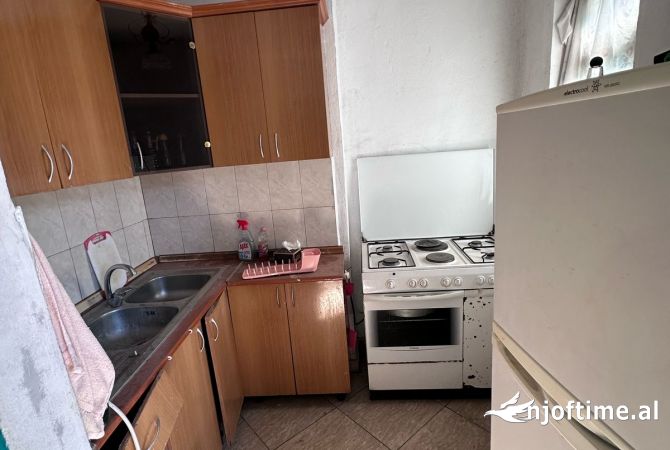 Shtepi ne shitje Apartament ne Tirane, 2+1, Mobilimi E mobiluar, Pagesa 86,000  Euro.