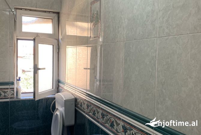 Jepet me qira zyre 2+1 ne rrugen e durresit 