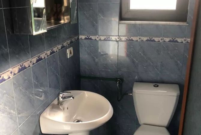 Shtepi me qera Apartament ne Tirane, 2+1, Mobilimi E mobiluar, Pagesa 65,000  Leke.