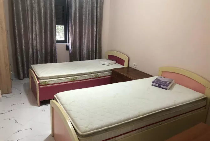 Shtepi me qera Apartament ne Tirane, 2+1, Mobilimi E mobiluar, Pagesa 65,000  Leke.