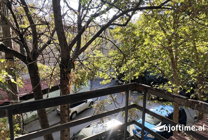 Shtepi ne shitje Apartament ne Tirane, 2+1, Mobilimi Bosh, pa mobiluar, Pagesa 159,000  Euro.