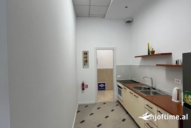 Shtepi me qera Apartament ne Tirane, 1+1, Mobilimi E mobiluar, Pagesa 590  Euro.