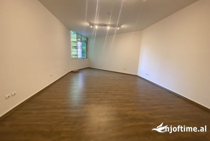 Shtepi me qera Garsoniere ne Tirane - 600 Euro