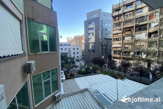 Shtepi me qera Apartament ne Tirane, Garsoniere, Mobilimi Bosh, pa mobiluar, Pagesa 600  Euro.