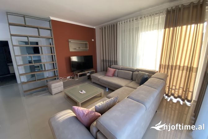 Shtepi me qera 2+1 ne Tirane - 700 Euro