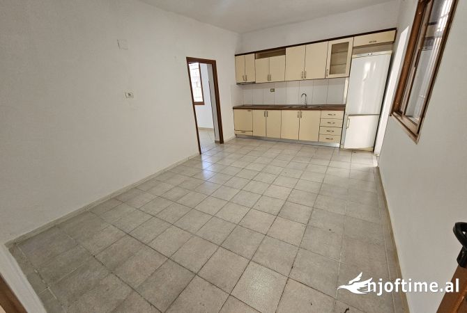 Shtepi me qera 2+1 ne Vlore - 210 Euro