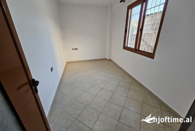 Shtepi me qera 2+1 ne Vlore - 210 Euro