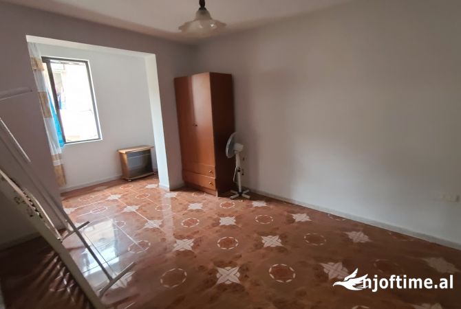 Shtepi me qera 2+1 ne Tirane - 400 Euro