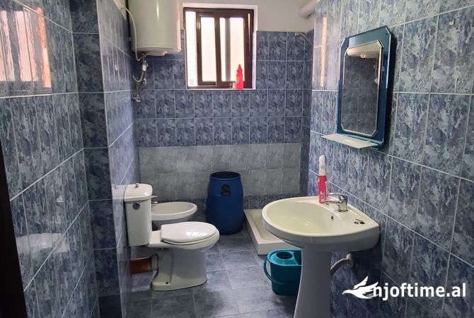 Shtepi me qera Apartament ne Tirane, 2+1, Mobilimi Pjeserisht e mobiluar, Pagesa 400  Euro.