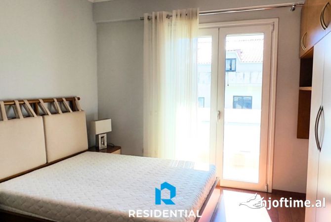 Shtepi me qera Apartament ne Tirane, 3+1, Mobilimi E mobiluar, Pagesa 1,500  Euro.