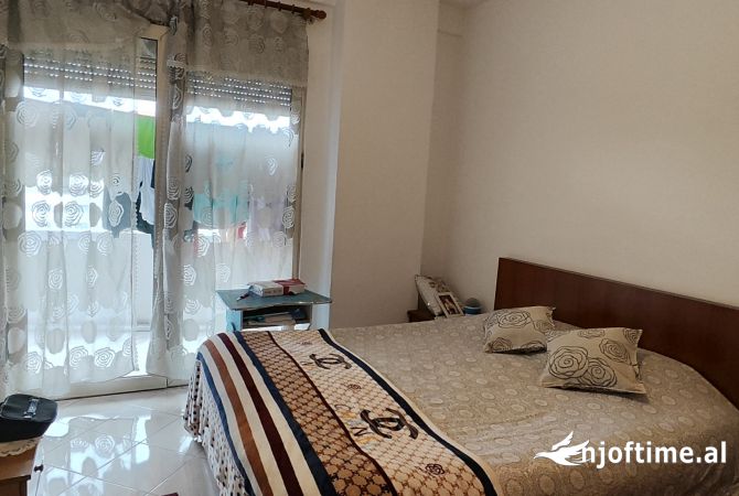 Shtepi ne shitje Apartament ne Tirane, 2+1, Mobilimi E mobiluar, Pagesa 137,000  Euro.