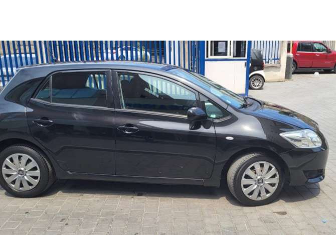 Jepet me qera Makina Toyota Auris duke filluar nga 30 euro dita