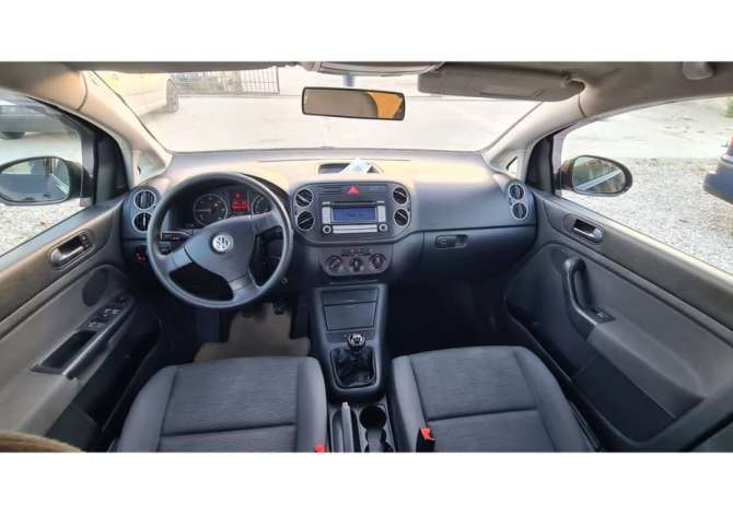 Jepet me qera Makina Golf 5 Plus  duke filluar me 25 Euro +7 dita