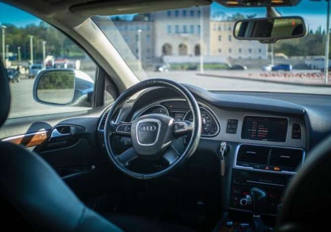 Jepet me qera Makina Audi Q7 duke filluar nga 100 euro dita