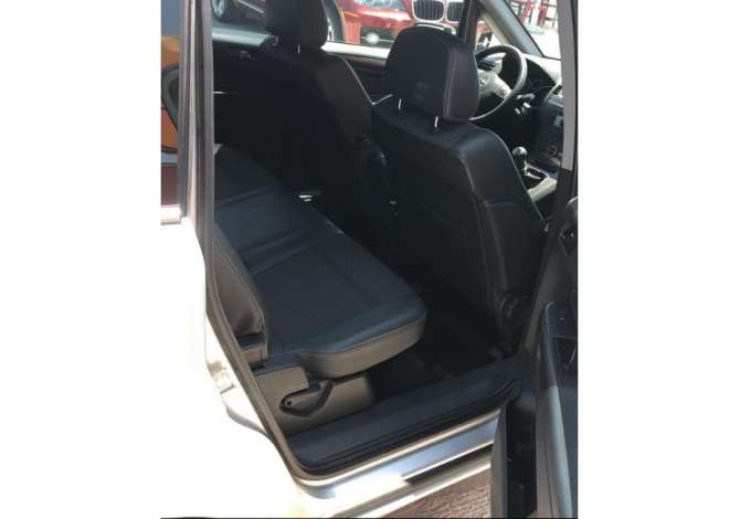 Jepet me qera Makina Opel Zafira 7+1 vendesh me cmimin 50 Euro dita