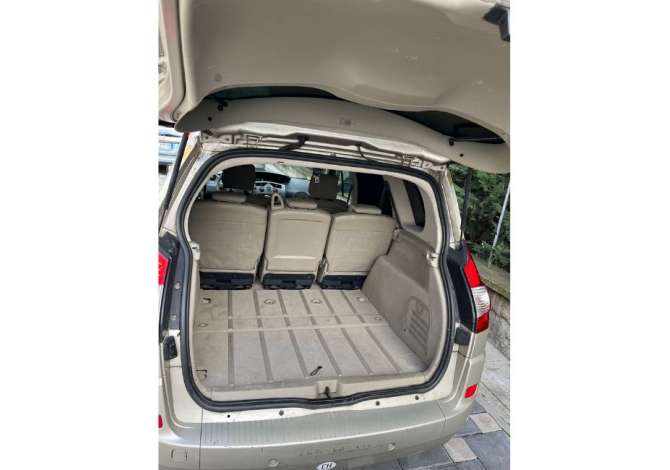 Jepet me qera Makina Renault Megan Scenic per 35 Euro dita