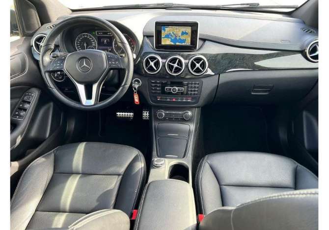 Makina ne shitje ne Durres, Mercedes-Benz, 2014 Diesel,Kambio Automatik Pagesa 10,490  Euro.