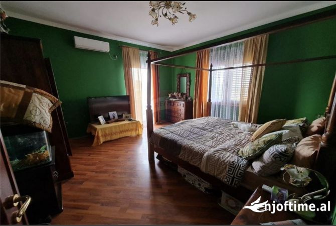 Shtepi ne shitje Vila Luksoze ne Tirane, 4+1, Mobilimi E mobiluar, Pagesa 340,000  Euro.