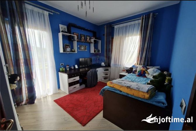 Shtepi ne shitje Vila Luksoze ne Tirane, 4+1, Mobilimi E mobiluar, Pagesa 340,000  Euro.