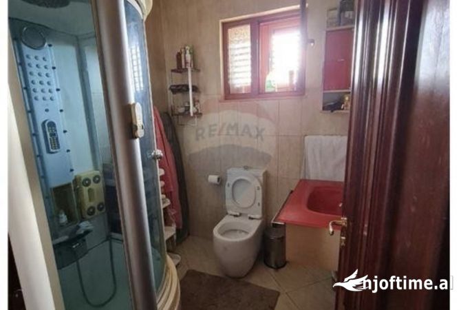 Shtepi ne shitje Vila Luksoze ne Tirane, 4+1, Mobilimi E mobiluar, Pagesa 340,000  Euro.