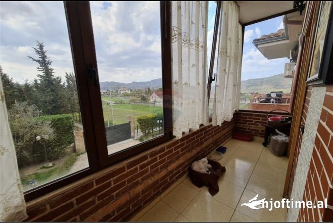 Shtepi ne shitje Vila Luksoze ne Tirane, 4+1, Mobilimi E mobiluar, Pagesa 340,000  Euro.