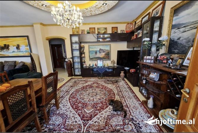 Shtepi ne shitje Vila Luksoze ne Tirane, 4+1, Mobilimi E mobiluar, Pagesa 340,000  Euro.