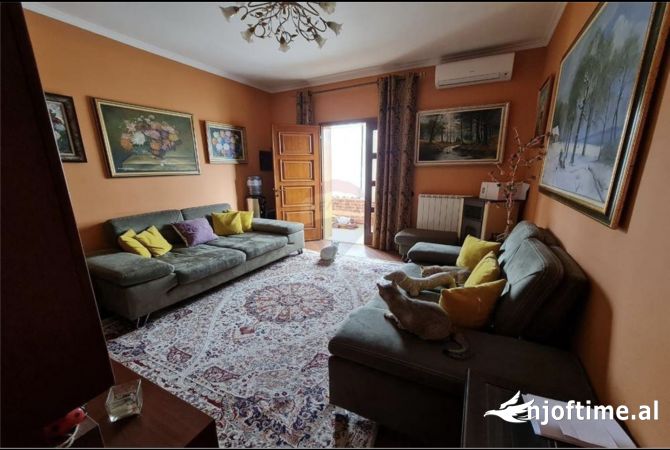 Shtepi ne shitje Vila Luksoze ne Tirane, 4+1, Mobilimi E mobiluar, Pagesa 340,000  Euro.