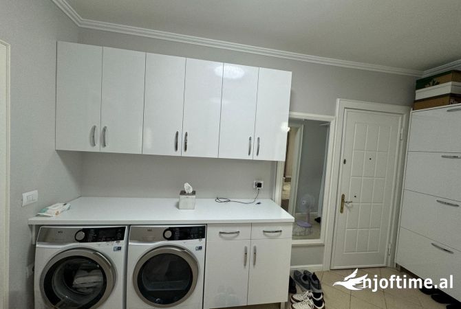 Shtepi ne shitje Apartament ne Tirane, 2+1, Mobilimi E mobiluar, Pagesa 263,000  Euro.