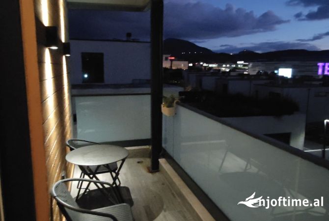 Shtepi ne shitje Apartament ne Tirane, 3+1, Mobilimi E mobiluar, Pagesa 416,000  Euro.