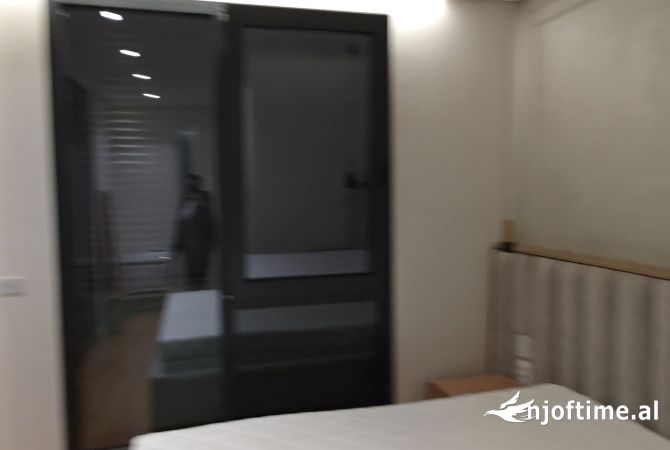 Shtepi ne shitje Apartament ne Tirane, 3+1, Mobilimi E mobiluar, Pagesa 416,000  Euro.