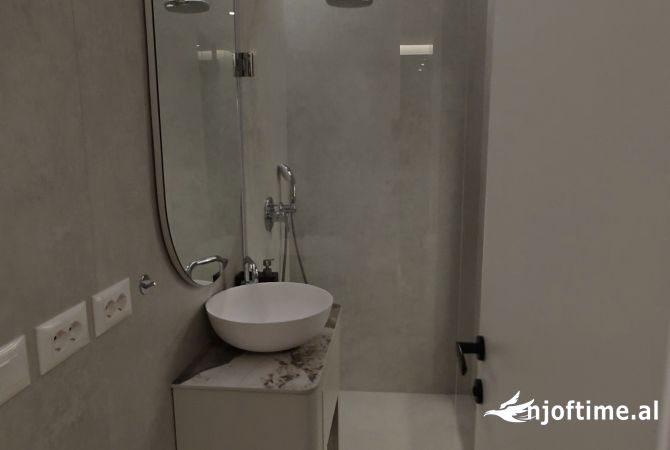 Shtepi ne shitje Apartament ne Tirane, 3+1, Mobilimi E mobiluar, Pagesa 416,000  Euro.