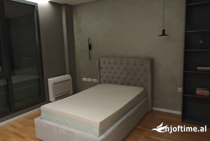 Shtepi ne shitje Apartament ne Tirane, 3+1, Mobilimi E mobiluar, Pagesa 416,000  Euro.