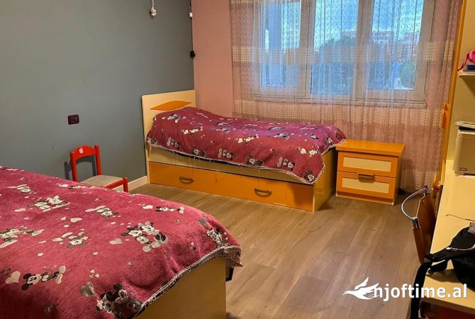 Shtepi ne shitje Apartament ne Tirane, 2+1, Mobilimi E mobiluar, Pagesa 260,000  Euro.