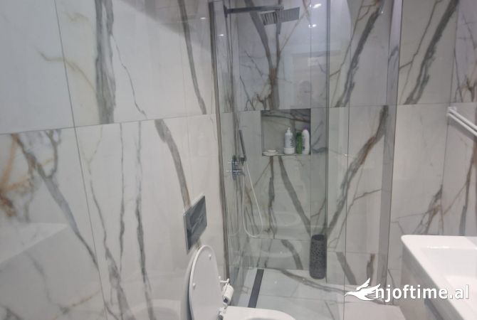 Shtepi ne shitje Apartament ne Tirane, 2+1, Mobilimi E mobiluar, Pagesa 300,000  Euro.