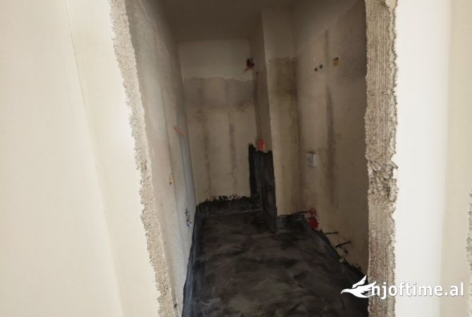 Shtepi ne shitje Apartament ne Tirane, 3+1, Mobilimi Bosh, pa mobiluar, Pagesa 115,500  Euro.