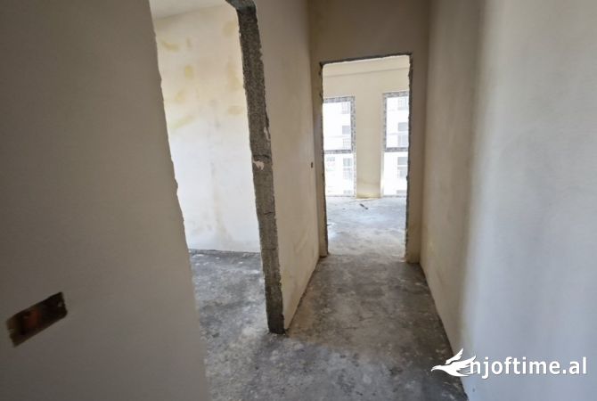 Shtepi ne shitje Apartament ne Tirane, 3+1, Mobilimi Bosh, pa mobiluar, Pagesa 115,500  Euro.