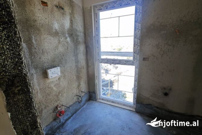 Shtepi ne shitje Apartament ne Tirane, 3+1, Mobilimi Bosh, pa mobiluar, Pagesa 115,500  Euro.