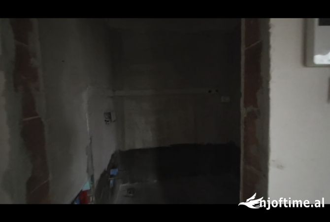 Ambient biznesi me qera 3+1 ne Tirane - 2,900 Euro