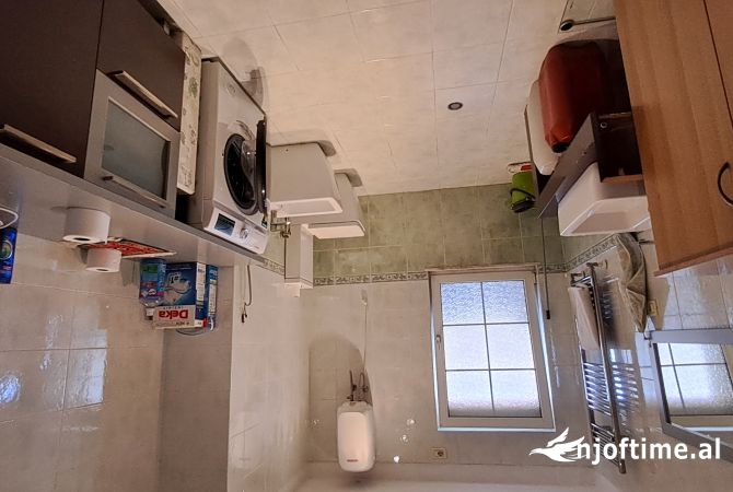 Shtepi ne shitje Penthose(kati i fundit panoramik) ne Tirane, 5+1, Mobilimi E mobiluar, Pagesa 660,000  Euro.