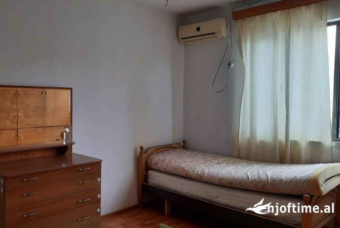 Shtepi me qera Apartament ne Tirane, 2+1, Mobilimi E mobiluar, Pagesa 35,000  Leke.