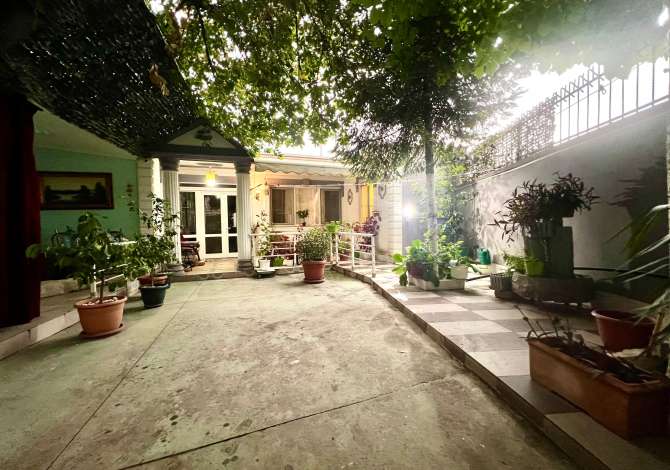 Shtepi ne shitje Shtepi Private ne Tirane, 2+1, Mobilimi E mobiluar, Pagesa 150,000  Euro.